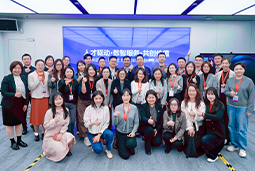 走进标杆现场，共探AI转型——K8官网国际携手企业高管参访埃森哲智能运营中心